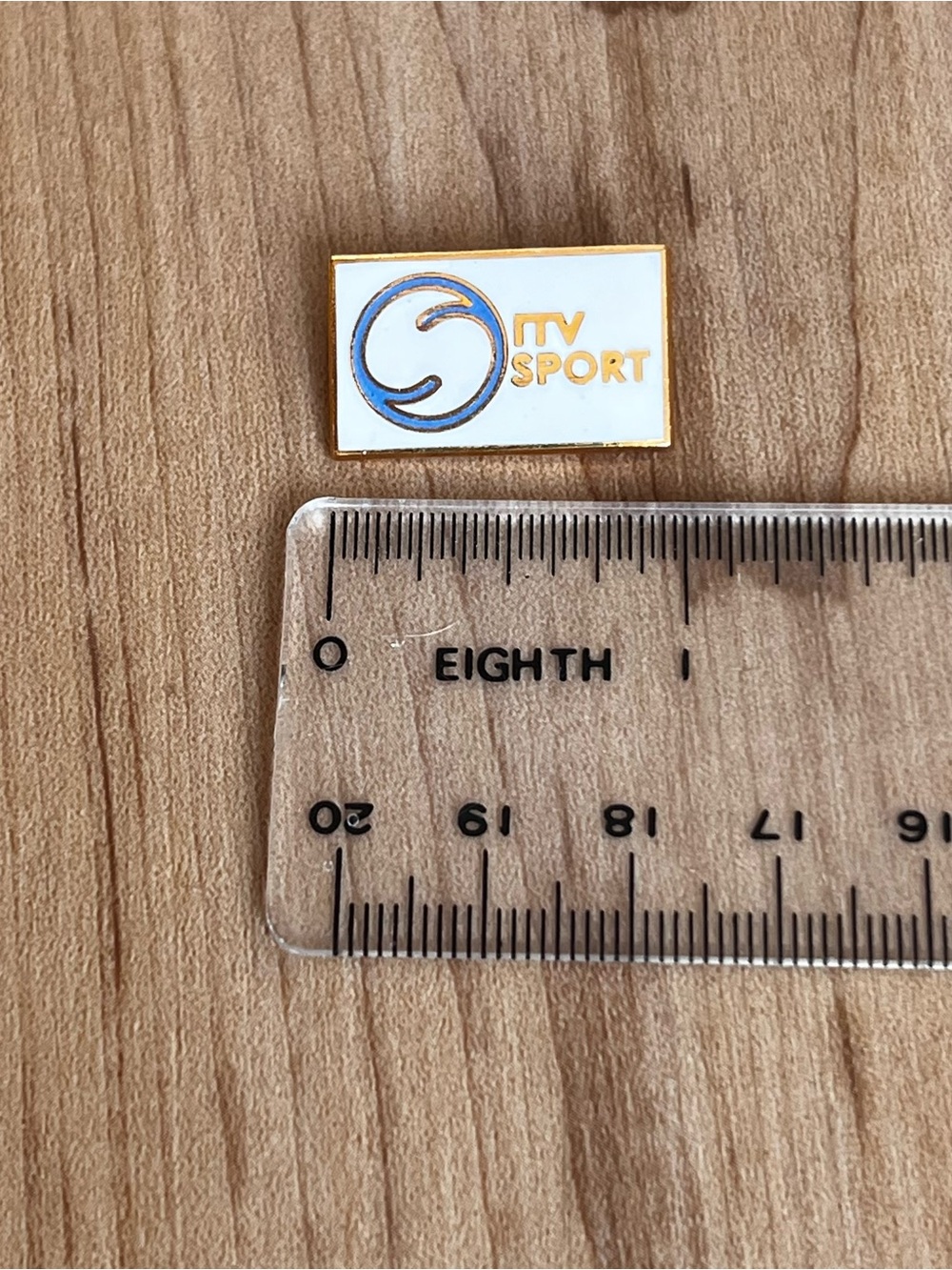 Vintage ITV Sport Enamel Lapel Pin Television Memorabilia Collectible - Picture 3 of 3